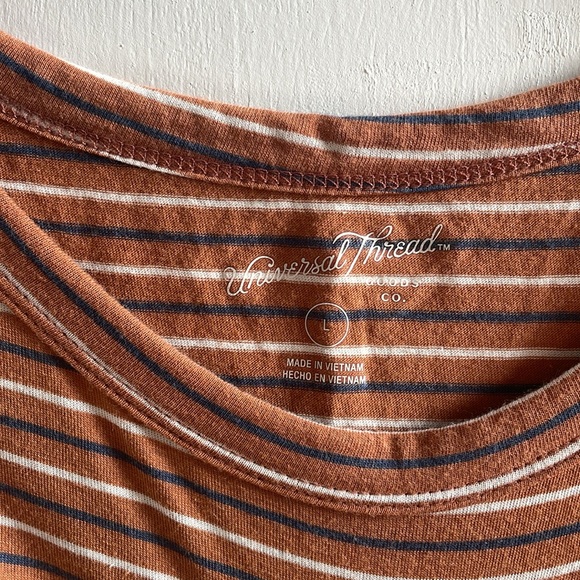 Universal thread T-shirt - Picture 4 of 4